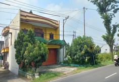 Exterior 3 OYO 93769 Setia Budi Guest House 2