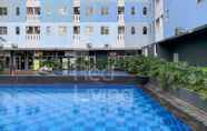 Swimming Pool 3 RedLiving Apartemen Urbantown Serpong - Aurora Rooms