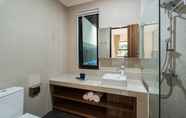 In-room Bathroom 4 The Wujil Maison Gajah Mada Semarang