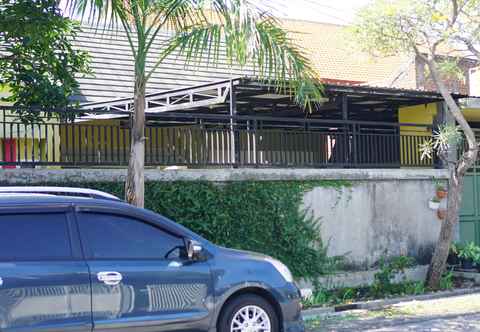 Exterior OYO 93784 Kost Bu Eli Syariah