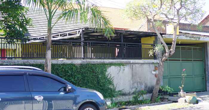 Exterior OYO 93784 Kost Bu Eli Syariah