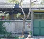 Exterior 4 OYO 93784 Kost Bu Eli Syariah