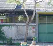 Exterior 3 OYO 93784 Kost Bu Eli Syariah