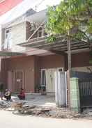 EXTERIOR_BUILDING SPOT ON 93611 Kost Pak Suyatno Syariah 2