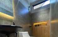 Toilet Kamar 5 Villa Vasily