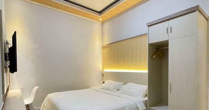 Kamar Tidur UrbanView Hotel Wollangi