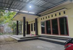Bên ngoài 3 OYO 93408 Penginapan Annisya Near SMA Negeri 2 Mataram