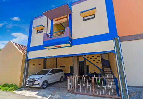 Exterior Hotel O Wisma Dua Putra Syariah