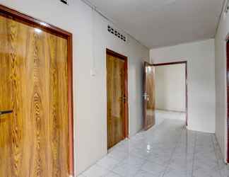 Lobby 2 SPOT ON 93717 Nayus Homestay Syariah 4