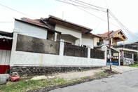 Bên ngoài OYO 93629 Villa Cemara Syariah