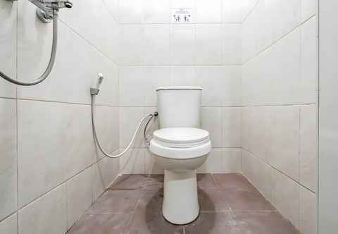 Toilet Kamar SPOT ON 93624 Damai 3 Guest House Syariah