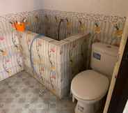 In-room Bathroom 6 SPOT ON 93458 Legok Homestay Syariah