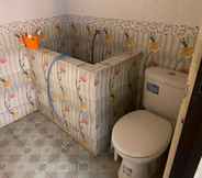In-room Bathroom 4 SPOT ON 93458 Legok Homestay Syariah