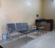 Perkhidmatan Hotel 4 OYO 93877 Atifah Homes