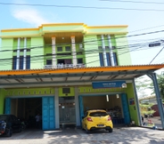 Luar Bangunan 3 OYO 93877 Atifah Homes