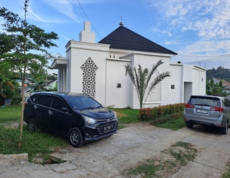 Exterior 2 OYO 93714 Guest House Gembul Syariah