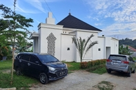 ภายนอกอาคาร OYO 93714 Guest House Gembul Syariah