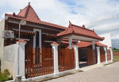 外観 Capital O 93719 Homestay Omah Bidadari