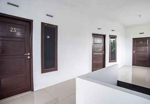 Lobby OYO 93476 Owo Guest House Syariah 