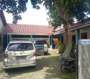 Exterior 5 SPOT ON 93832 Lies Kostel Syariah