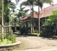 ภายนอกอาคาร 2 Capital O 93882 The Pondok Palma Villa & Resto