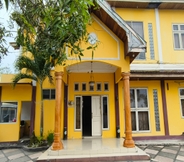 ภายนอกอาคาร 4 OYO 93521 Wisma Flamboyan 