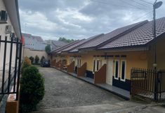 Bên ngoài 3 Hotel O Aksana Homestay SyariahNearWonderland Trik Art