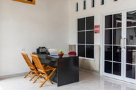 Common Space OYO 93814 Amanda Homestay