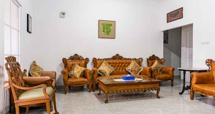 Lobi OYO 93814 Amanda Homestay