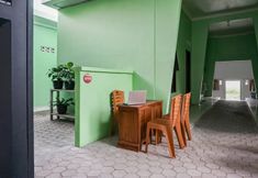 Lobby 5 OYO 93695 Guest House Riharti Syariah