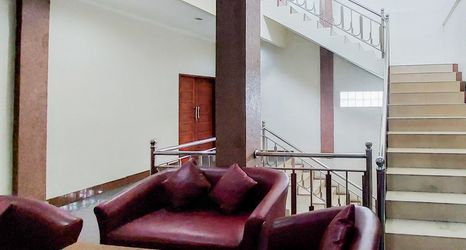 Lobby 2 Ni Hotel Syariah Bandara Soekarno Hatta Mitra RedDoorz