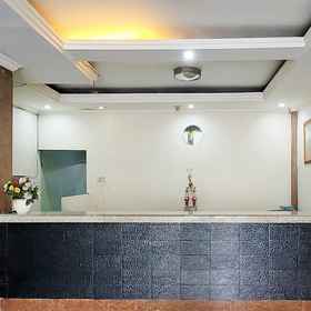 Lobby 2 Ni Hotel Syariah Bandara Soekarno Hatta Mitra RedDoorz, Neglasari Hotels