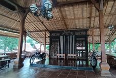 Bar, Kafe dan Lounge Kangen Oemah Kayoe