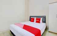 Bedroom 2 OYO 93838 Delia Inn Syariah