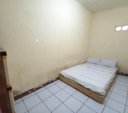 Bedroom 6 OYO 93847 Blio Guest House Syariah