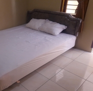 Kamar Tidur 2 OYO 93848 Kost Reski 1