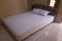 Kamar Tidur OYO 93848 Kost Reski 1