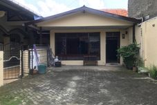 外部的 Hotel O Wisma Gading Syariah