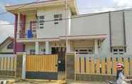 Exterior 2 OYO 93902 Guest House Pahlawan Syariah