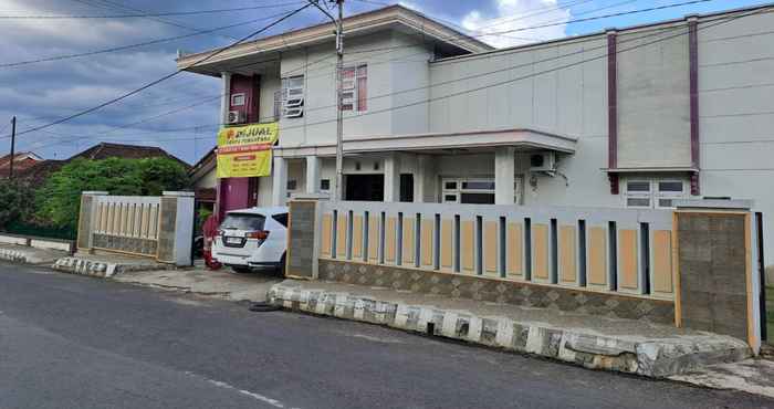 Luar Bangunan OYO 93902 Guest House Pahlawan Syariah