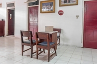 Lobi OYO 93902 Guest House Pahlawan Syariah