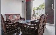 Lobi 7 OYO 93902 Guest House Pahlawan Syariah