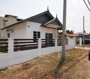 Exterior 4 OYO 90976 Pantaistay@baturakit