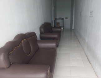 Lobby 2 SPOT ON 93886 Kost Zalfa Amalia Syariah