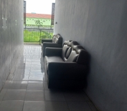 Lobby 4 SPOT ON 93886 Kost Zalfa Amalia Syariah