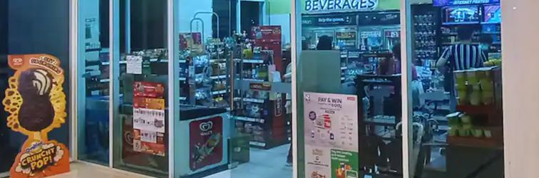 Lobi Mansion One by LS Staycation