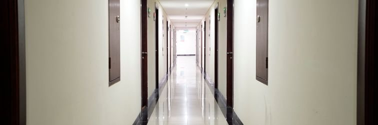 로비 OYO 93923 Gateway Pasteur Apartment By Rini