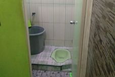 In-room Bathroom Hotel O Wisma Kost & Penginapan Afilia Buana Syariah