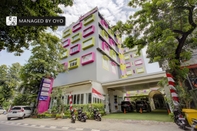 Bangunan Super OYO 4005 Bunga Dahlia Guest House