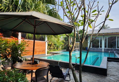 スイミングプール Siti Villa Srimpi